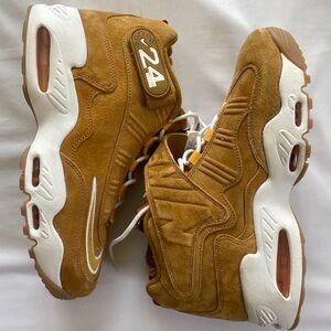 Nike Air Max (Size 10.5)